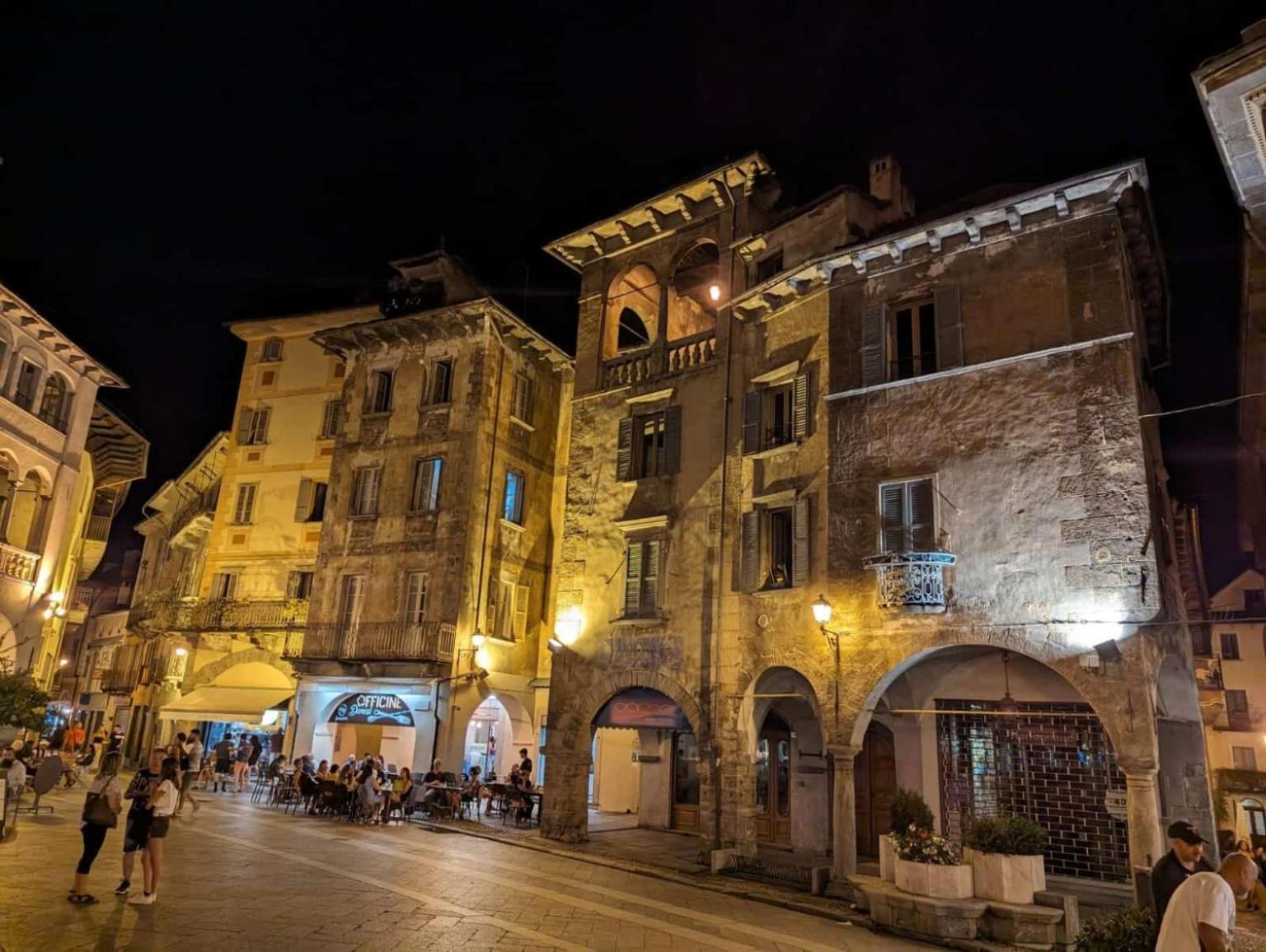 Casa Dell'Edera - Holiday Apartment In Domodossola Eksteriør bilde